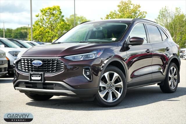 2023 Ford Escape Platinum — photo 1 of 14