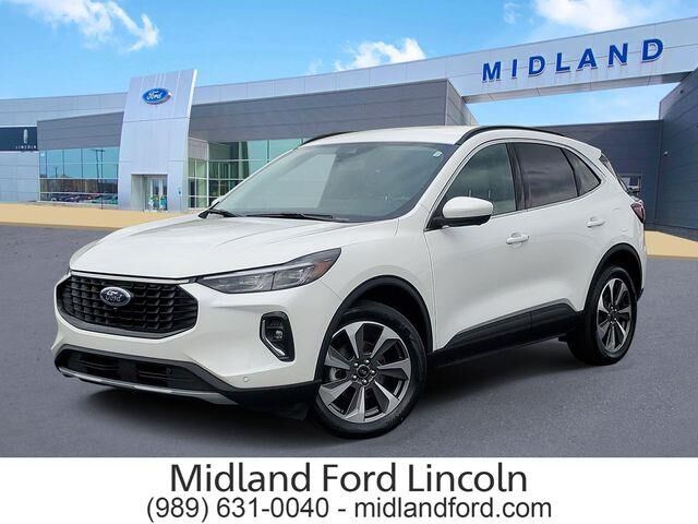 2023 Ford Escape Platinum — photo 1 of 26