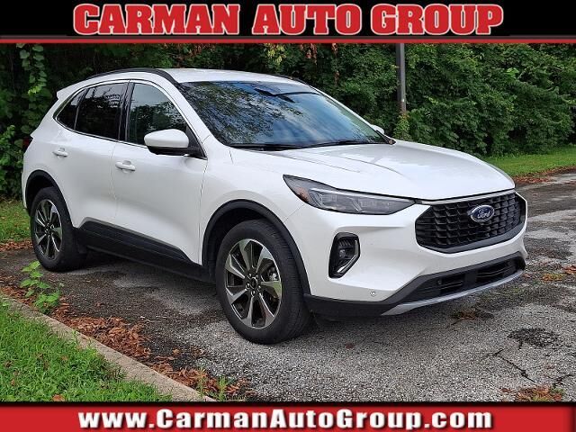 2023 Ford Escape Platinum — photo 1 of 4