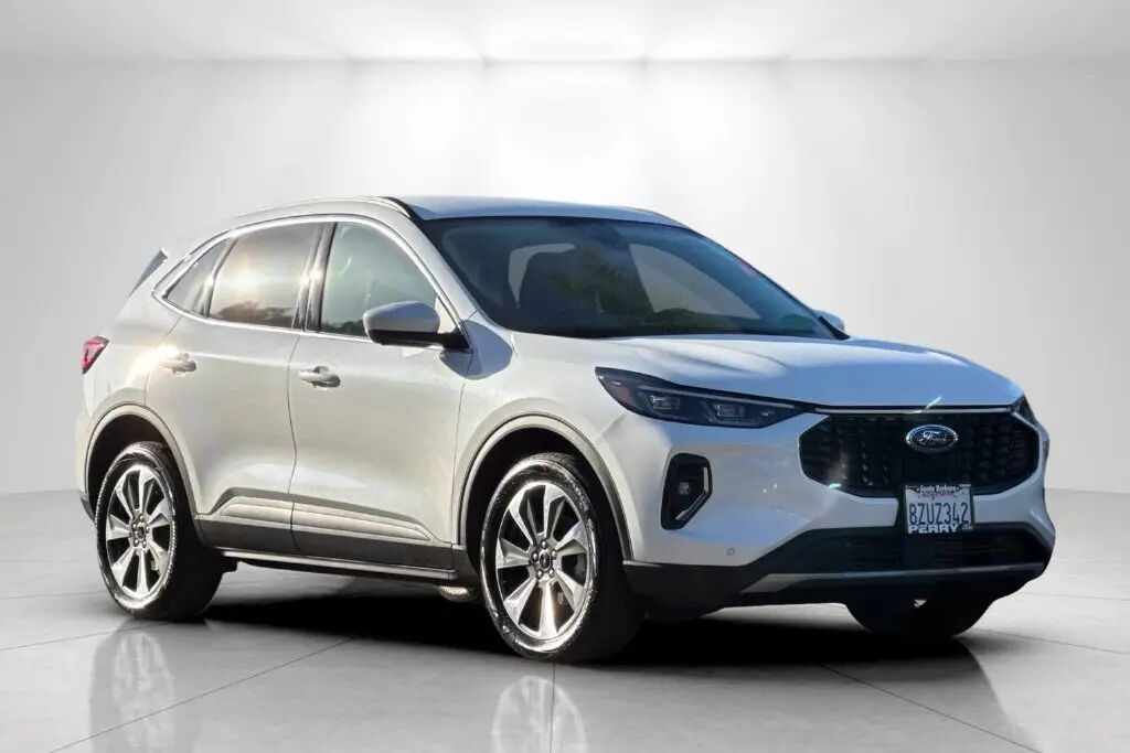 2023 Ford Escape Platinum — photo 1 of 13