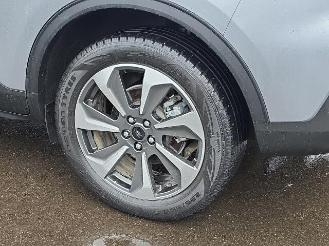 2024 Ford Escape Platinum — photo 1 of 2