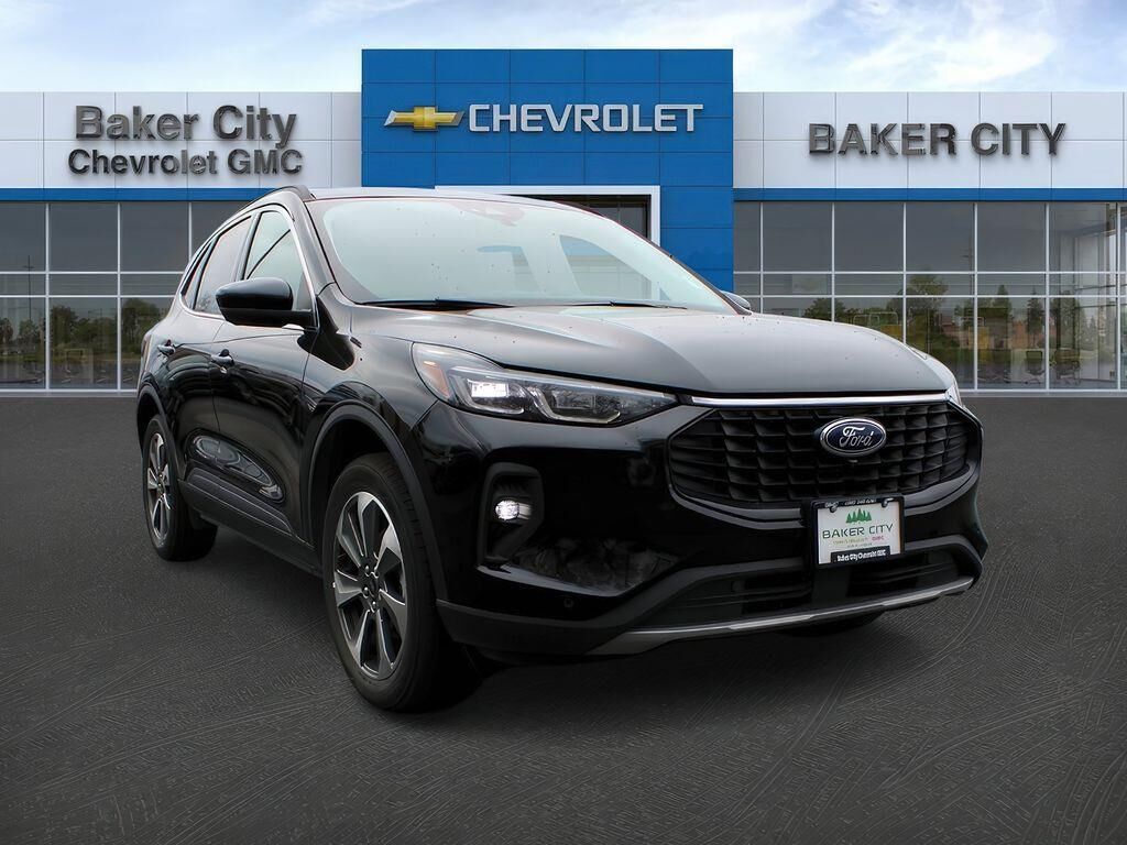 2024 Ford Escape Platinum — photo 1 of 13