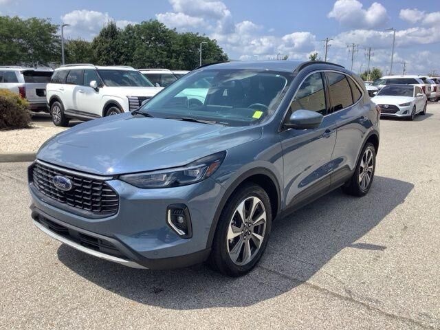 2023 Ford Escape Platinum — photo 1 of 26