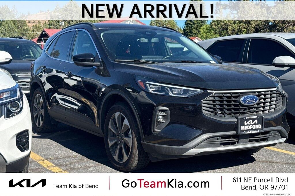 2025 Ford Escape Platinum — photo 1 of 12