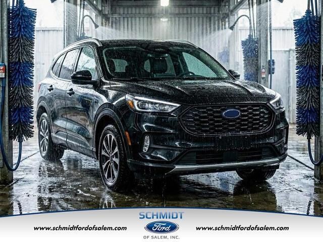 2025 Ford Escape Platinum — photo 1 of 7