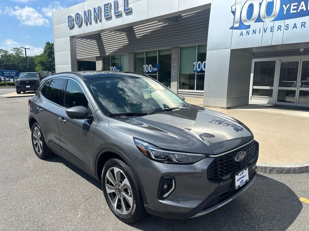 2023 Ford Escape Hybrid Platinum — photo 1 of 17