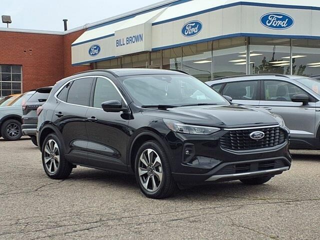 2024 Ford Escape Hybrid Platinum — photo 1 of 7