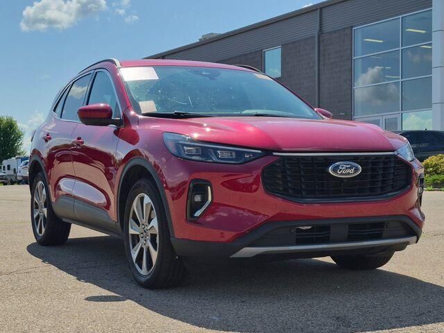 2023 Ford Escape Hybrid Platinum — photo 1 of 13