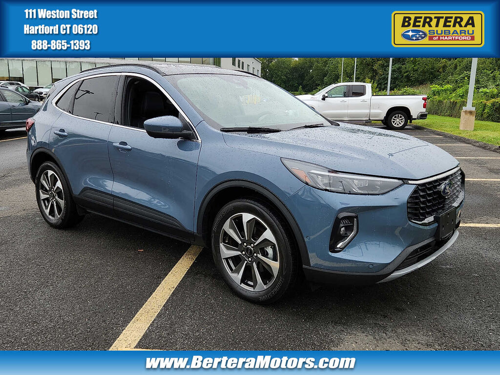 2023 Ford Escape Platinum — photo 1 of 13