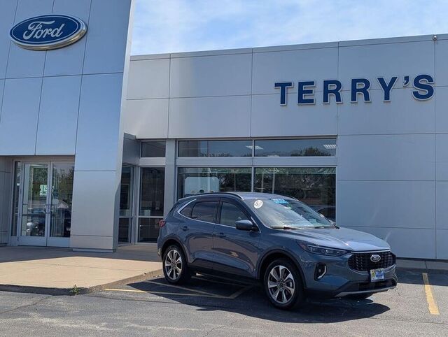 2023 Ford Escape Hybrid Platinum — photo 1 of 1