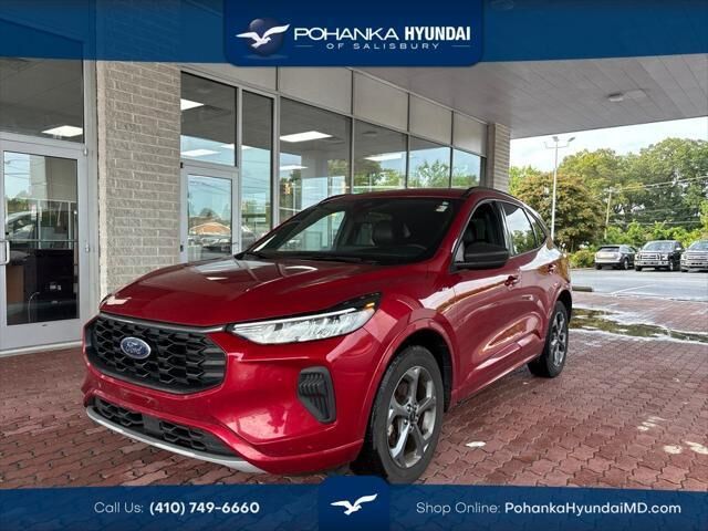 2023 Ford Escape ST-Line — photo 1 of 13