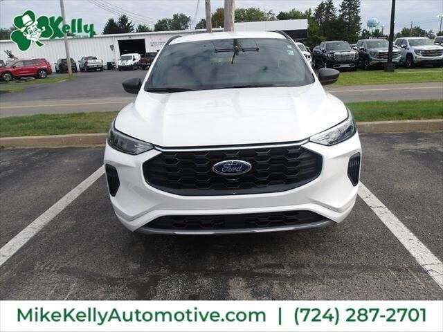 2024 Ford Escape ST-Line — photo 1 of 19