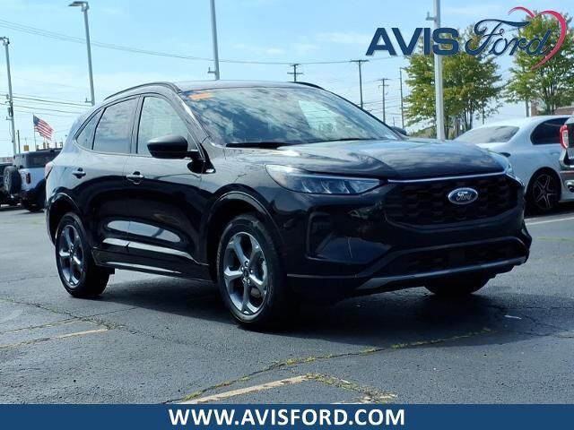 2023 Ford Escape ST-Line — photo 1 of 13