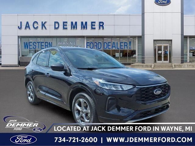 2024 Ford Escape ST-Line — photo 1 of 39