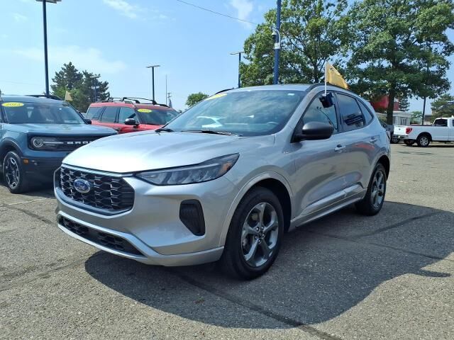 2023 Ford Escape ST-Line — photo 1 of 13