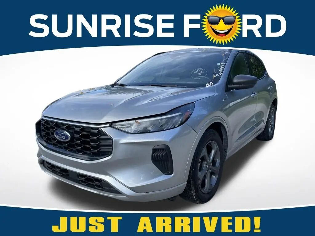 2024 Ford Escape ST-Line — photo 1 of 13