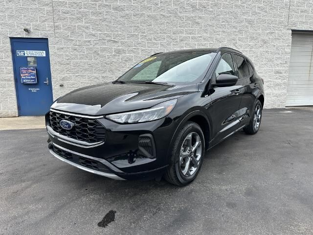 2024 Ford Escape ST-Line — photo 1 of 13