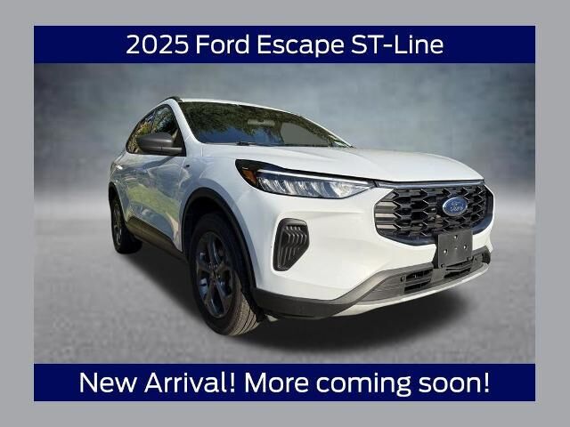 2025 Ford Escape ST-Line — photo 1 of 4