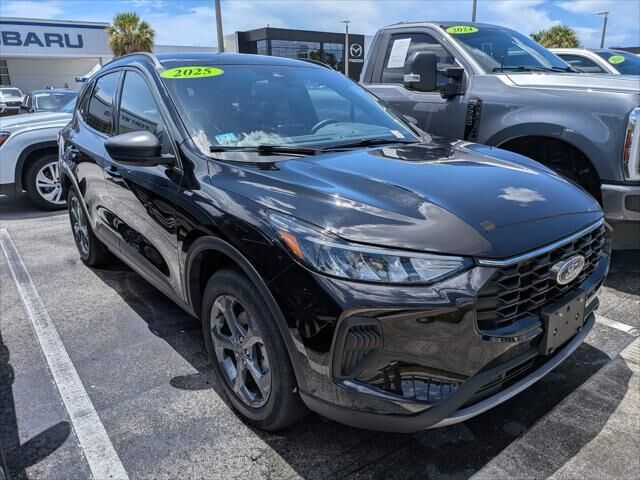 2025 Ford Escape ST-Line — photo 1 of 13