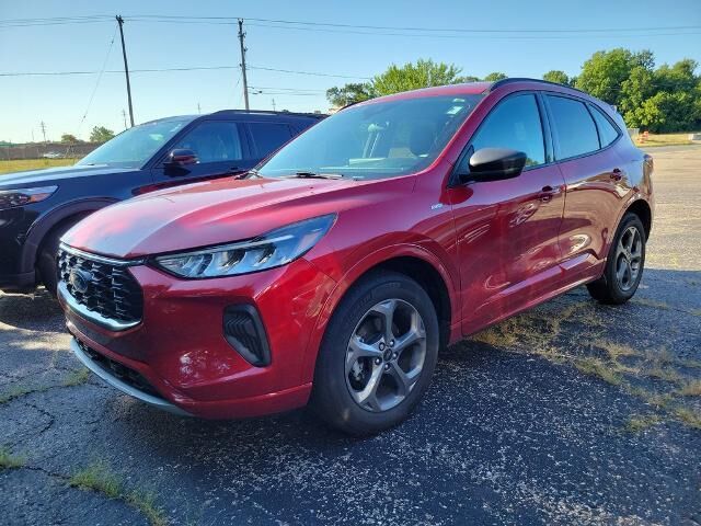 2023 Ford Escape ST-Line — photo 1 of 4