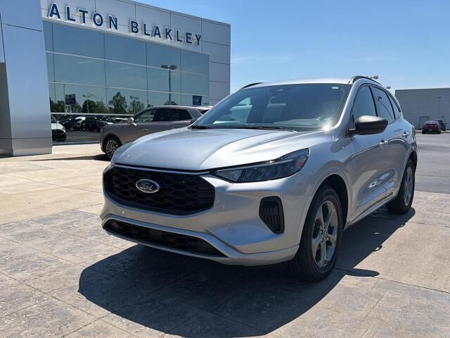 2024 Ford Escape ST-Line — photo 1 of 12