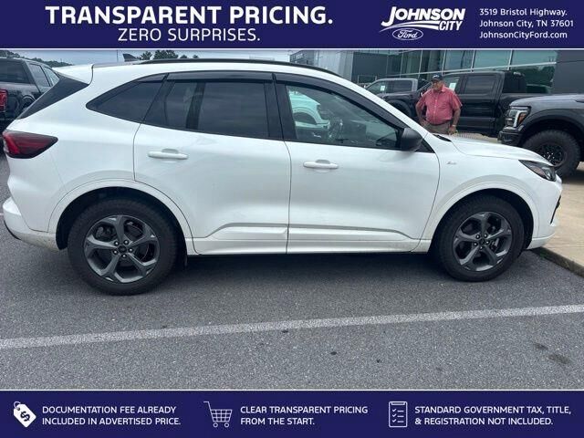 2024 Ford Escape ST-Line — photo 1 of 10
