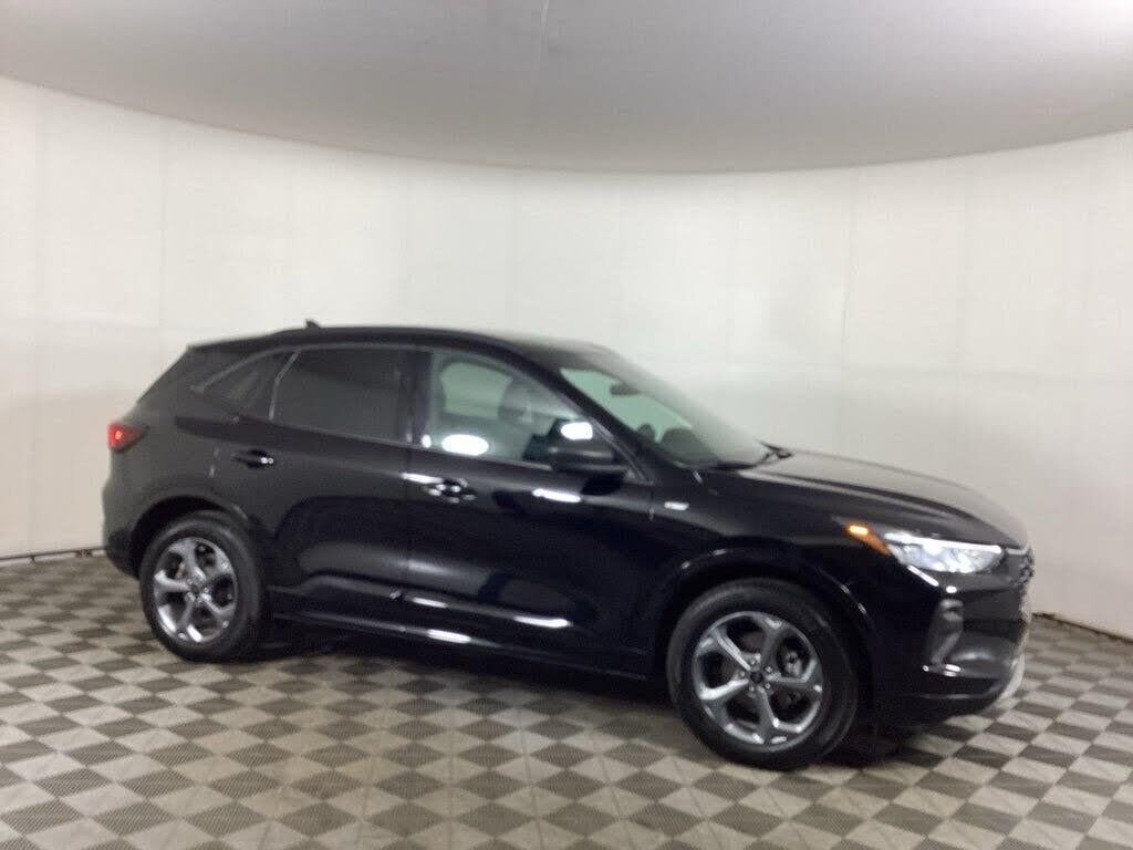 2024 Ford Escape ST-Line — photo 1 of 14