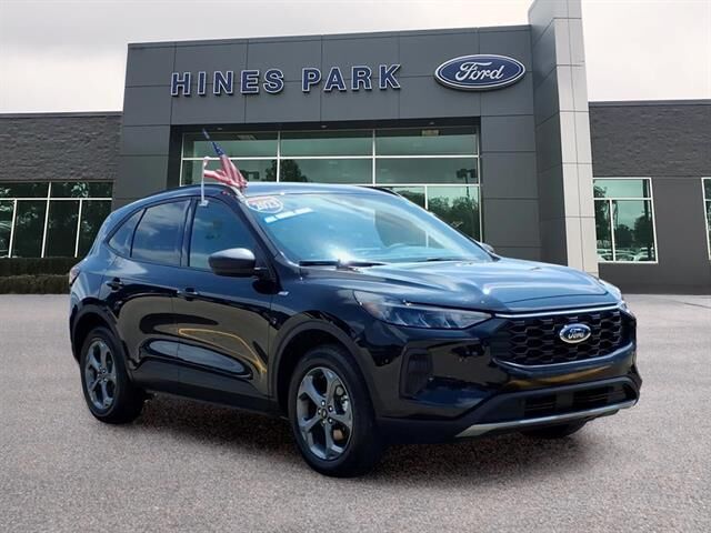 2025 Ford Escape ST-Line — photo 1 of 13