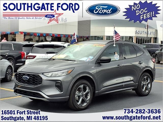 2024 Ford Escape ST-Line — photo 1 of 13