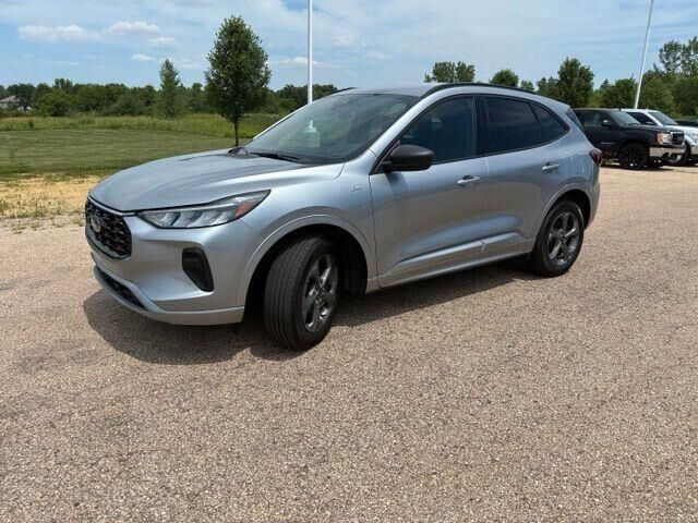 2024 Ford Escape ST-Line — photo 1 of 13