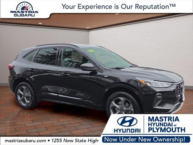 2023 Ford Escape ST-Line — photo 1 of 15