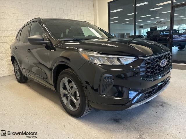 2024 Ford Escape ST-Line — photo 1 of 13
