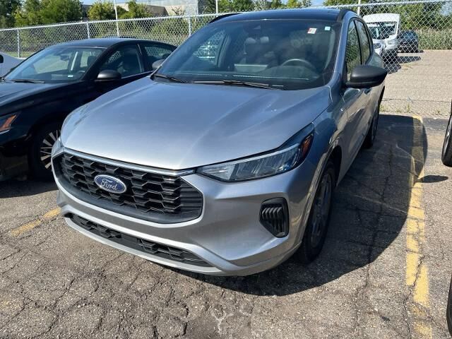 2023 Ford Escape ST-Line — photo 1 of 14