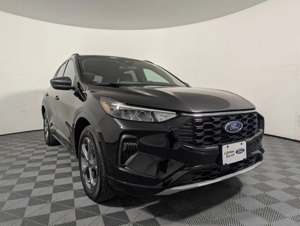 2023 Ford Escape ST-Line — photo 1 of 13