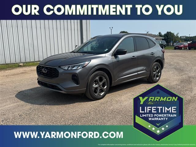 2024 Ford Escape ST-Line — photo 1 of 26
