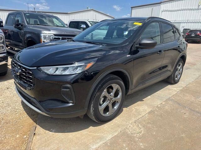 2025 Ford Escape ST-Line — photo 1 of 39