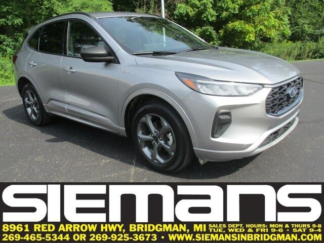 2023 Ford Escape ST-Line — photo 1 of 13