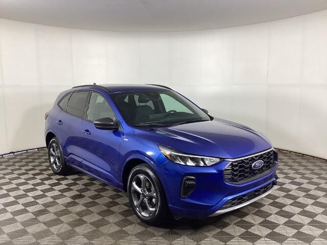 2023 Ford Escape ST-Line — photo 1 of 14