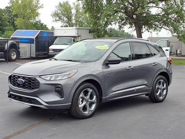 2023 Ford Escape ST-Line — photo 1 of 13