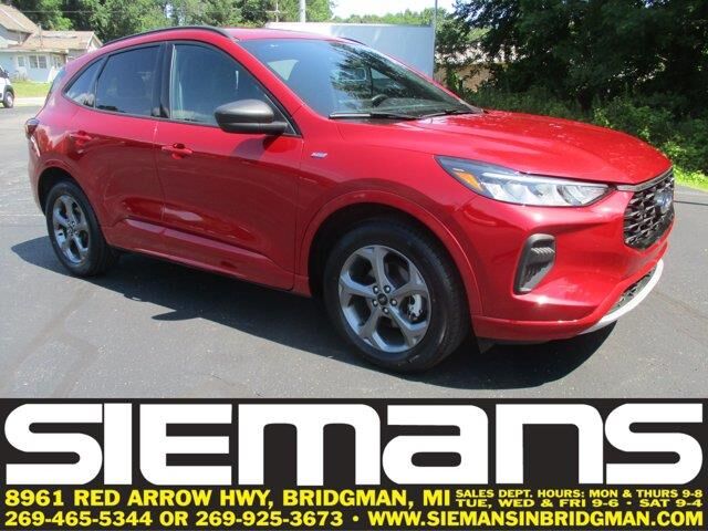 2023 Ford Escape ST-Line — photo 1 of 26