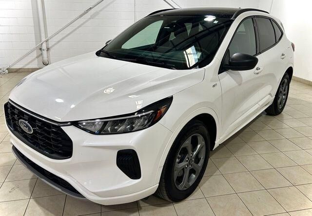 2023 Ford Escape ST-Line — photo 1 of 13