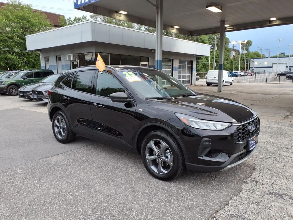 2025 Ford Escape ST-Line — photo 1 of 13