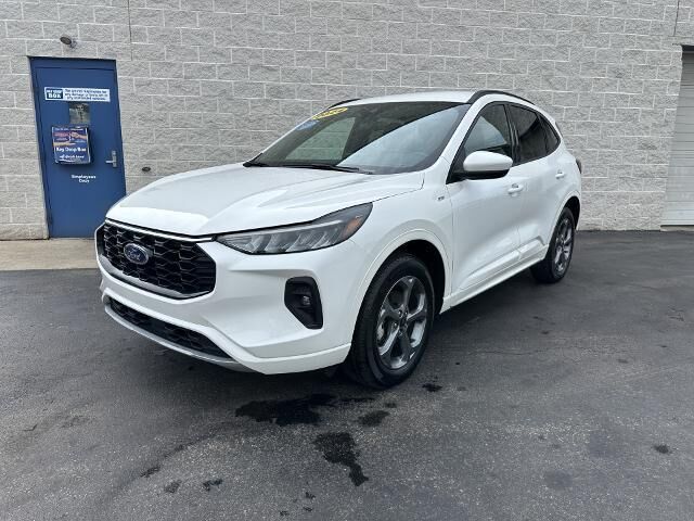 2024 Ford Escape ST-Line Select — photo 1 of 13