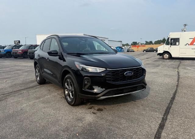 2025 Ford Escape ST-Line Select — photo 1 of 39