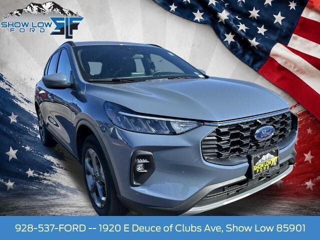 2025 Ford Escape ST-Line Select — photo 1 of 13