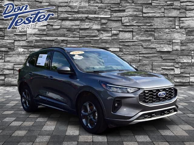 2023 Ford Escape ST-Line Select — photo 1 of 13