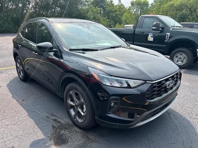 2025 Ford Escape ST-Line Select — photo 1 of 13