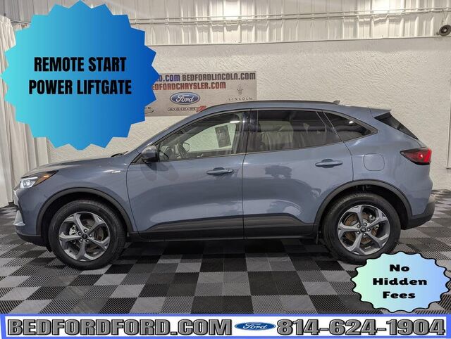 2025 Ford Escape ST-Line Select — photo 1 of 1