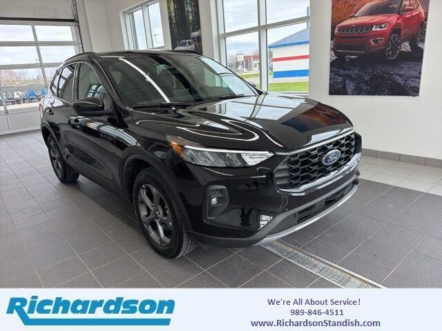 2025 Ford Escape ST-Line Select — photo 1 of 13