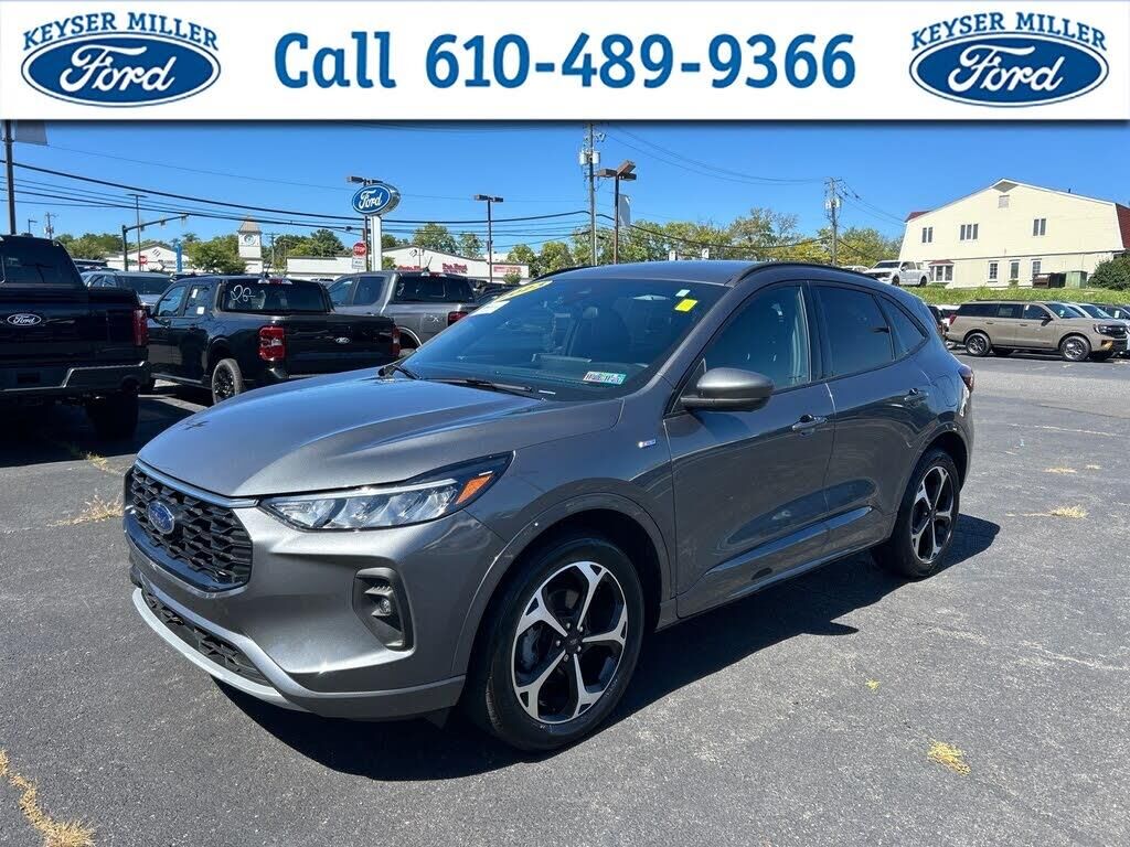 2023 Ford Escape ST-Line Select — photo 1 of 1